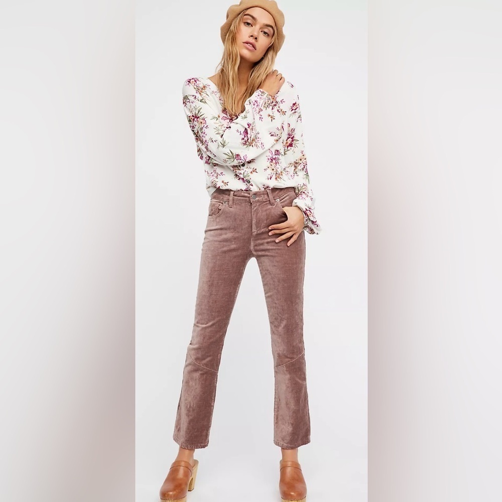 Free People Luxe Velvet High Rise Cropped Flare Pants in Taupe / Mauve sz. 25